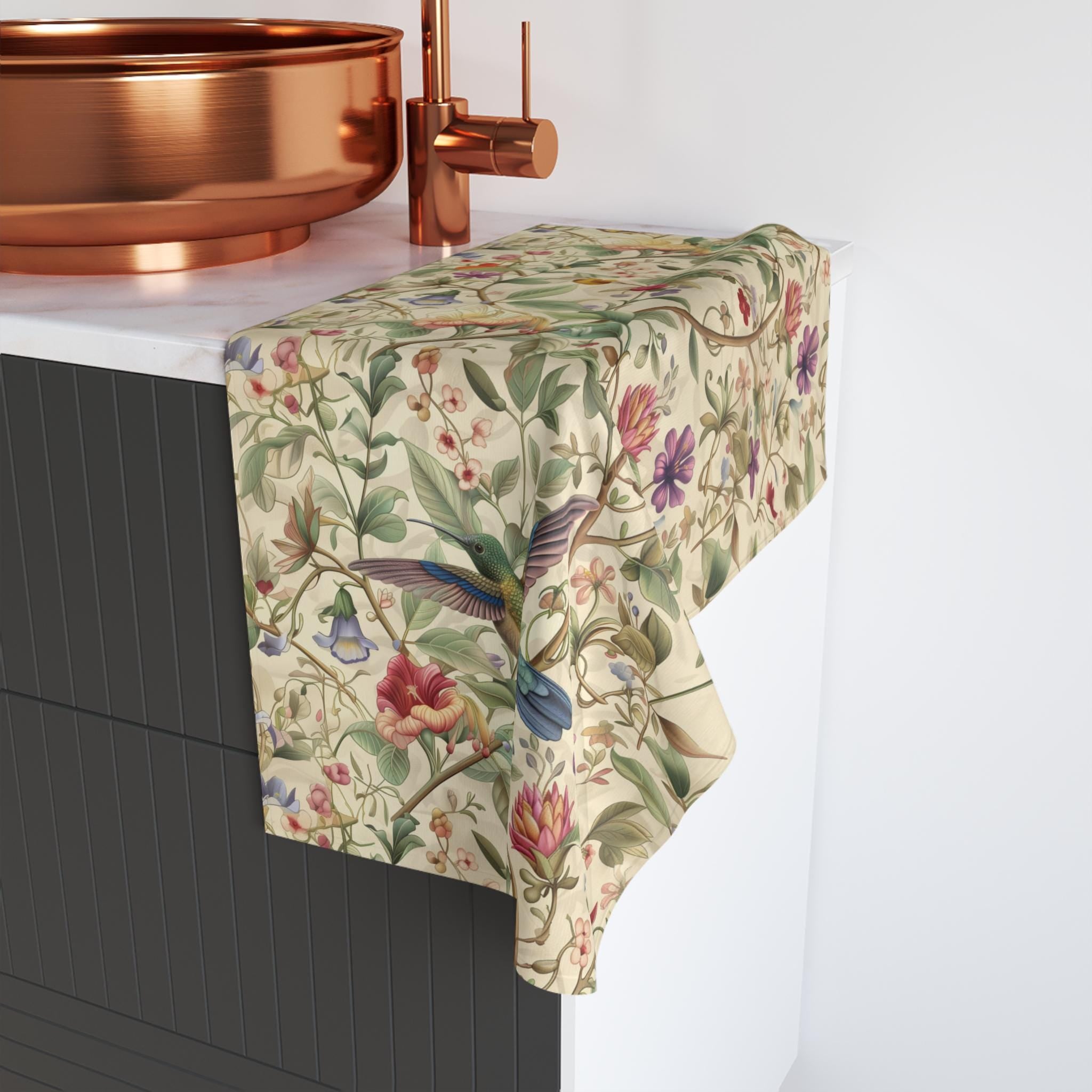 William Morris Hummingbird Botanical Hand Towel: Vintage Floral Vine Design for Cottagecore Bathroom