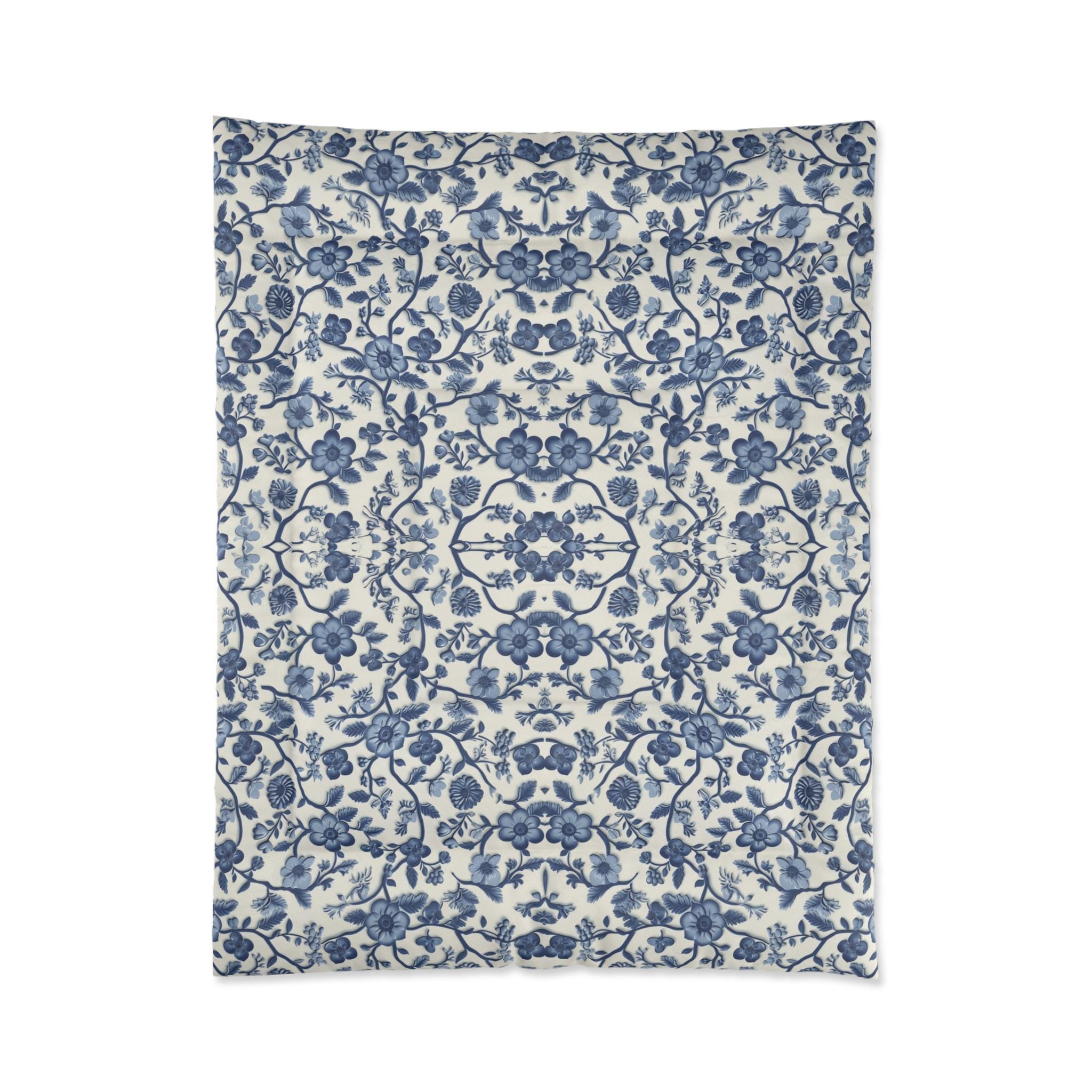 Elegant Chinoiserie Comforter: Blue & White Pottery Pattern for Luxurious Bedroom Decor