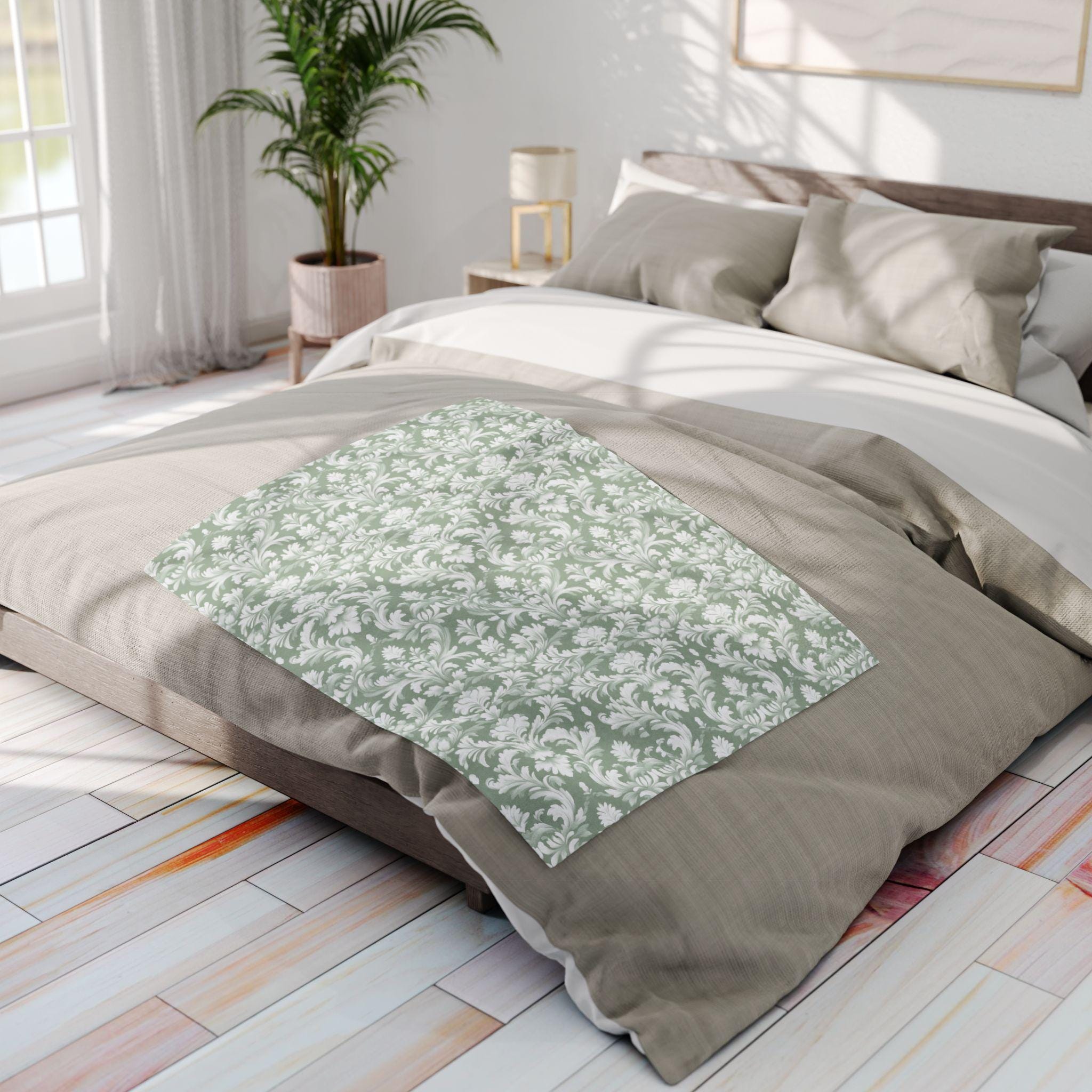 Damask Pattern Pastel Green Fleece Blanket, Vintage Style Throw Blanket for Living Room Bedroom