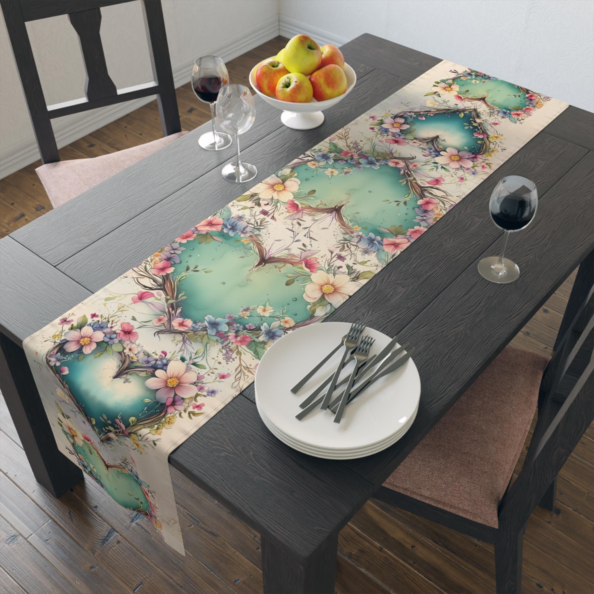 Romantic Floral Heart Table Runner: Elegant Wedding Decor & Dining Accessory for Special Occasions