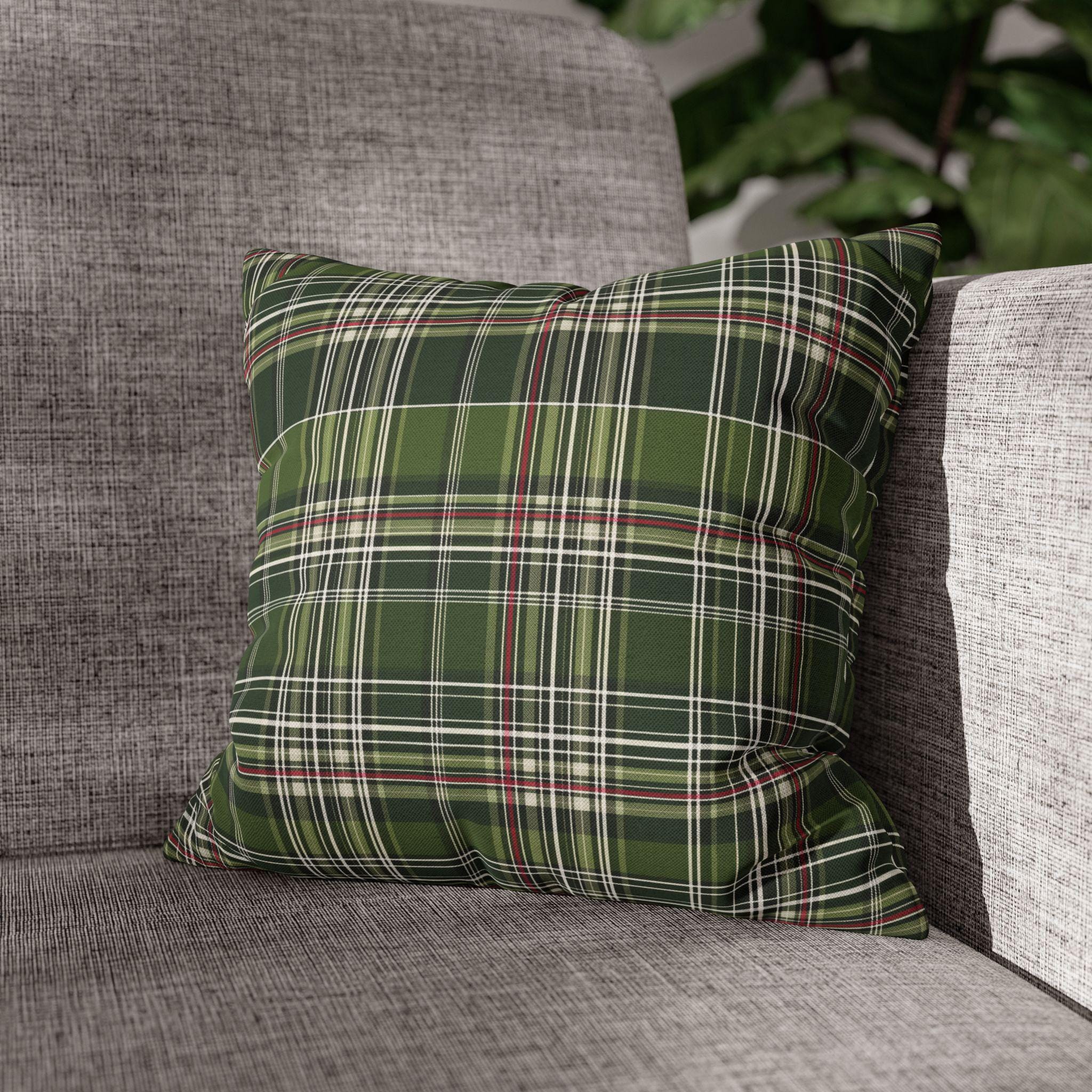Classic Green Plaid Christmas Pillow Cover: Cozy Holiday Accent for Sofa or Bed