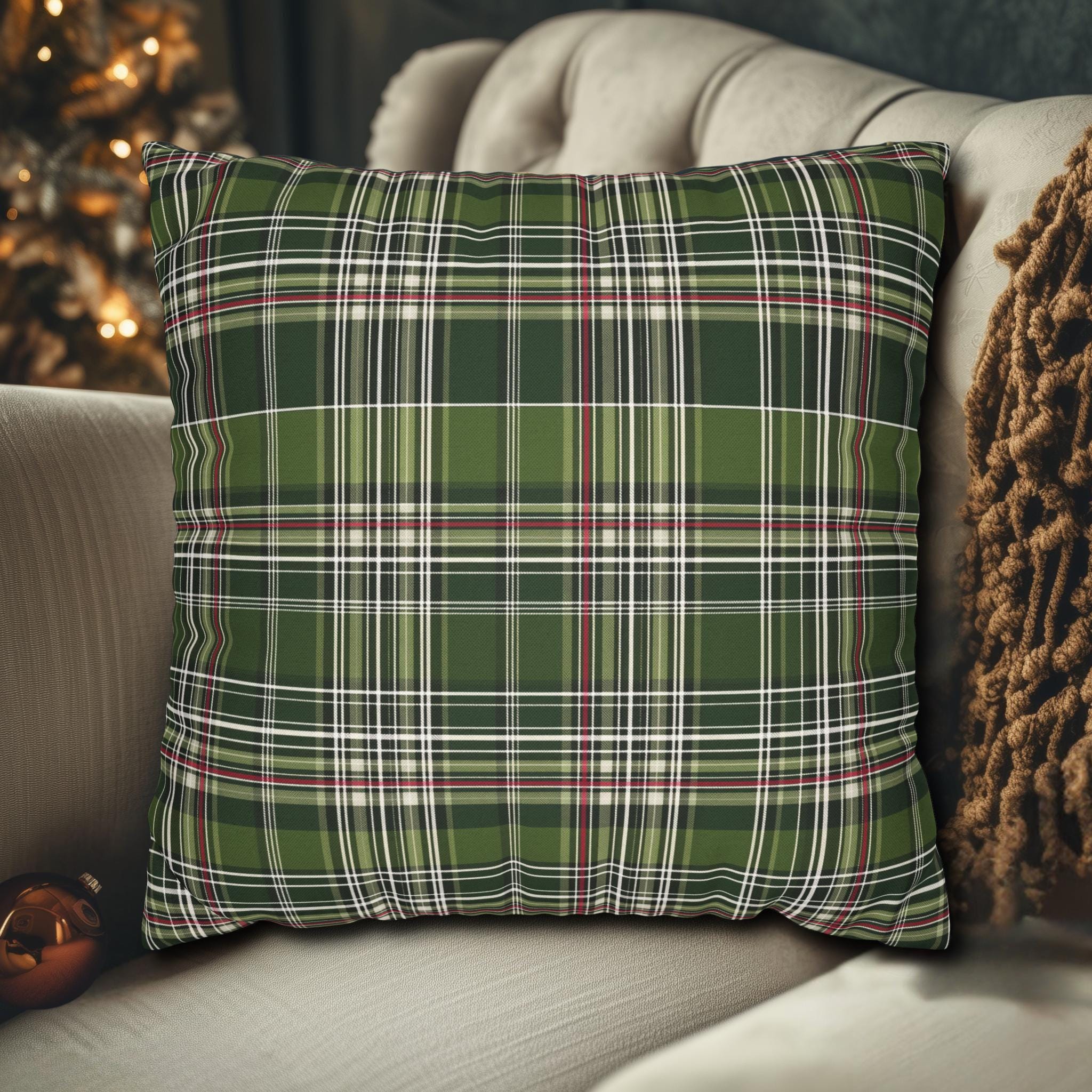 Classic Green Plaid Christmas Pillow Cover: Cozy Holiday Accent for Sofa or Bed