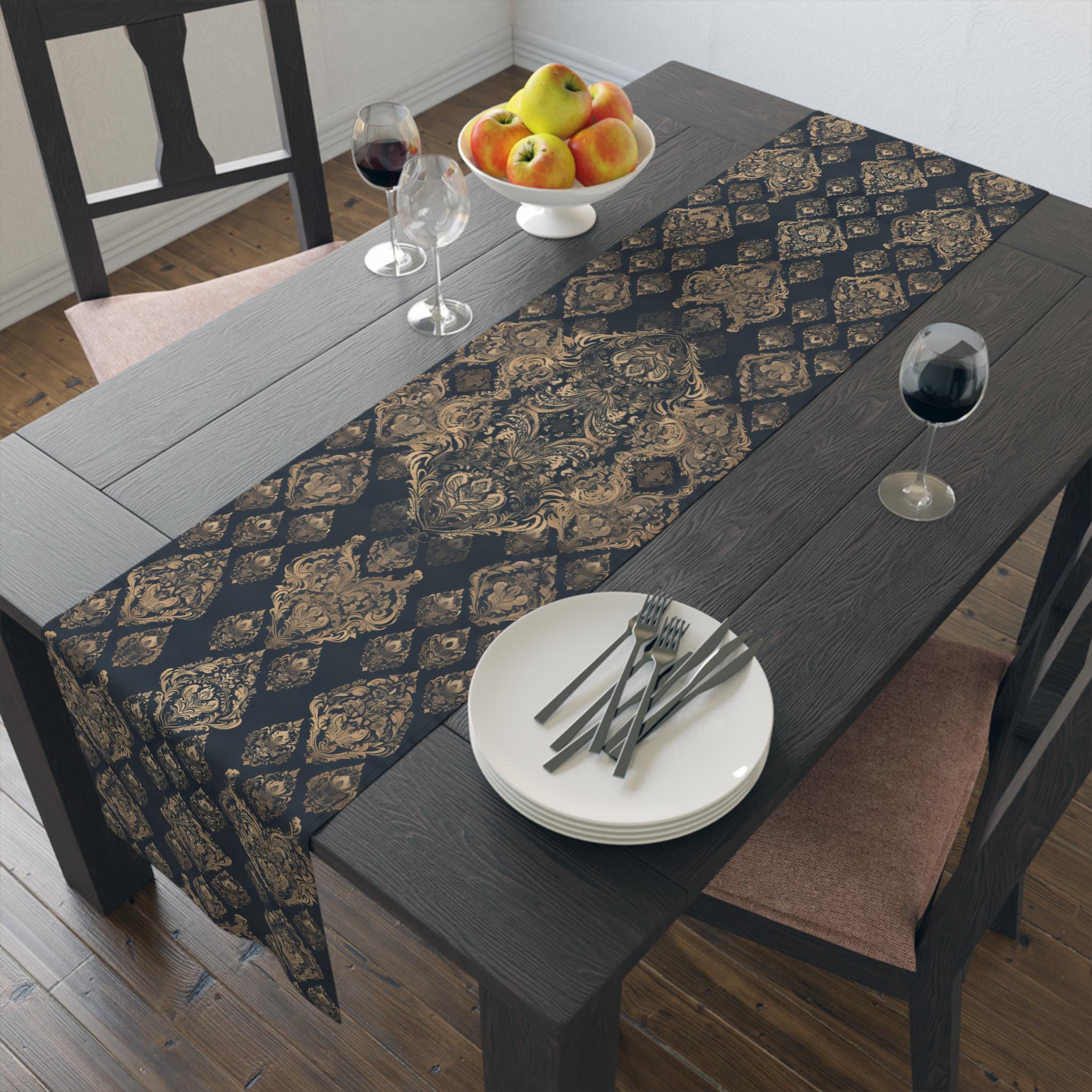 Elegant Baroque Table Runner: Black & Gold Damask for Vintage-Style Dining Room Decor