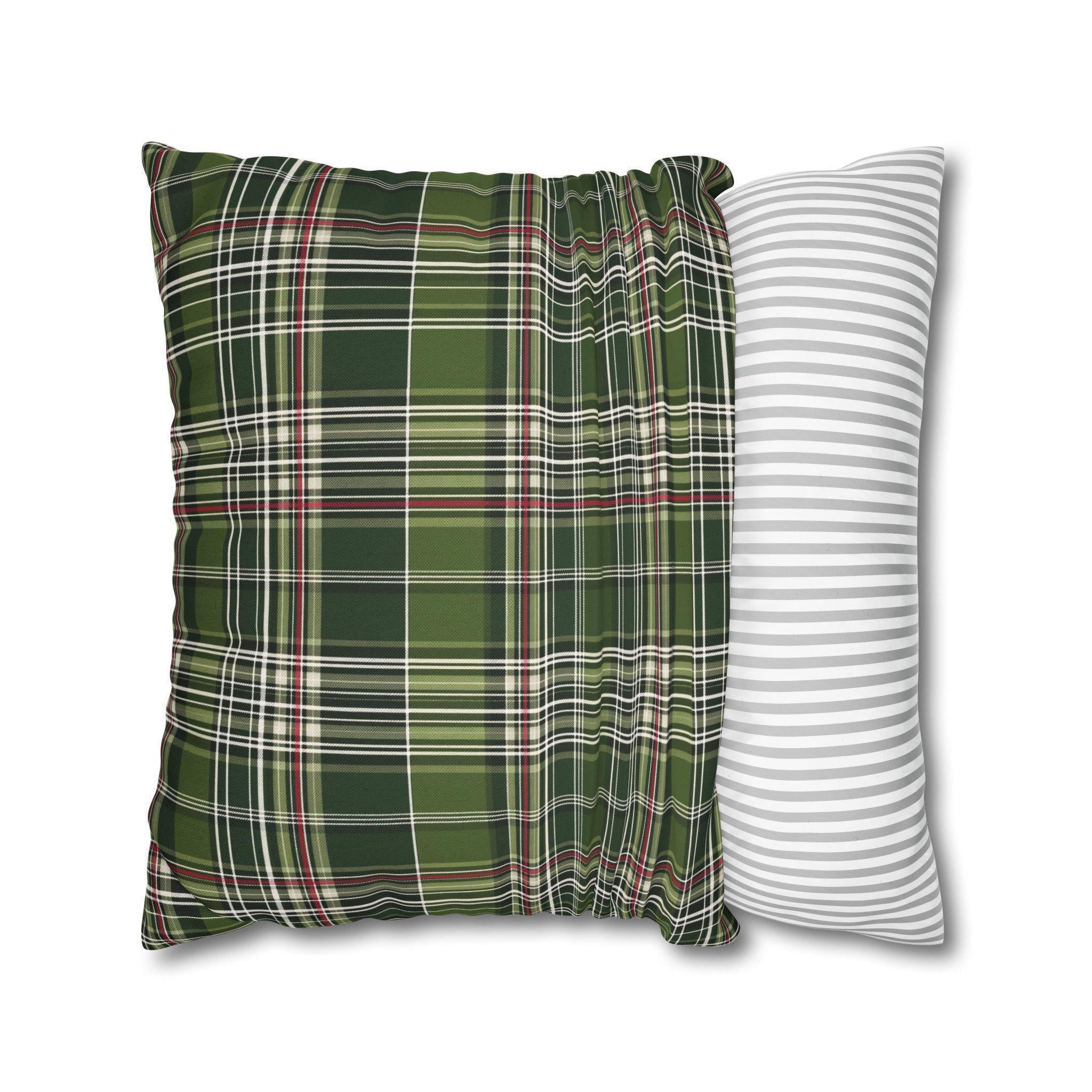 Classic Green Plaid Christmas Pillow Cover: Cozy Holiday Accent for Sofa or Bed