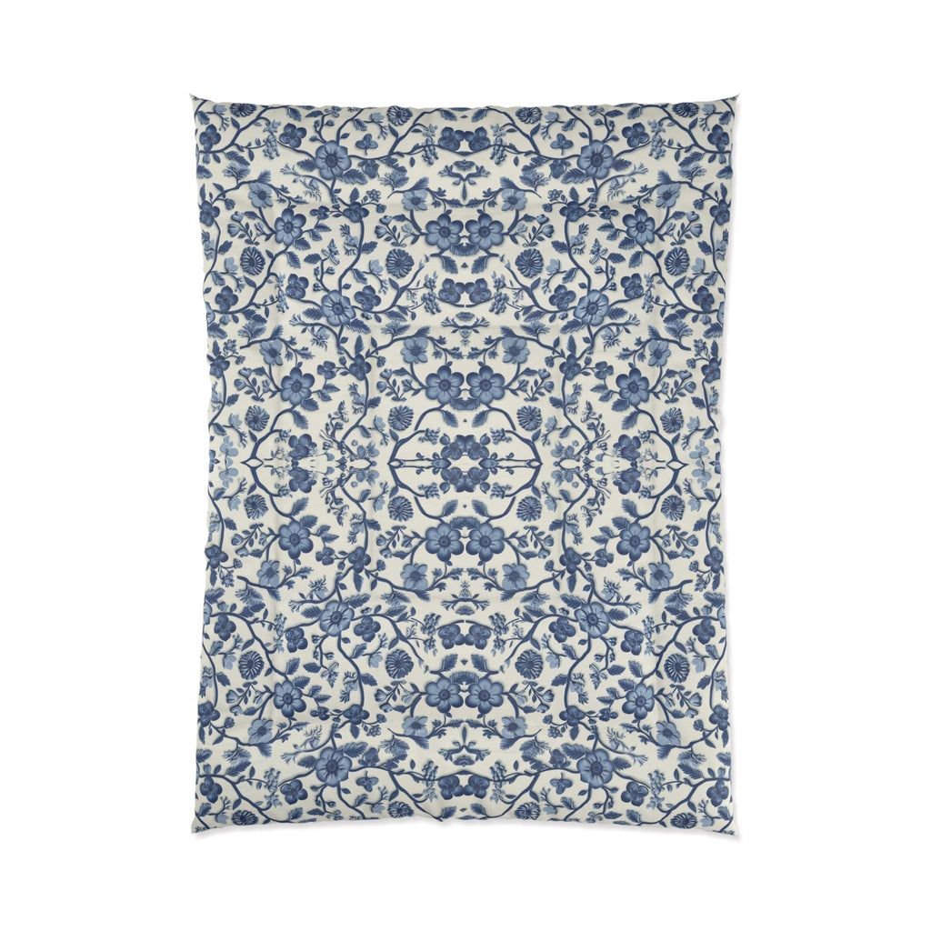 Elegant Chinoiserie Comforter: Blue & White Pottery Pattern for Luxurious Bedroom Decor