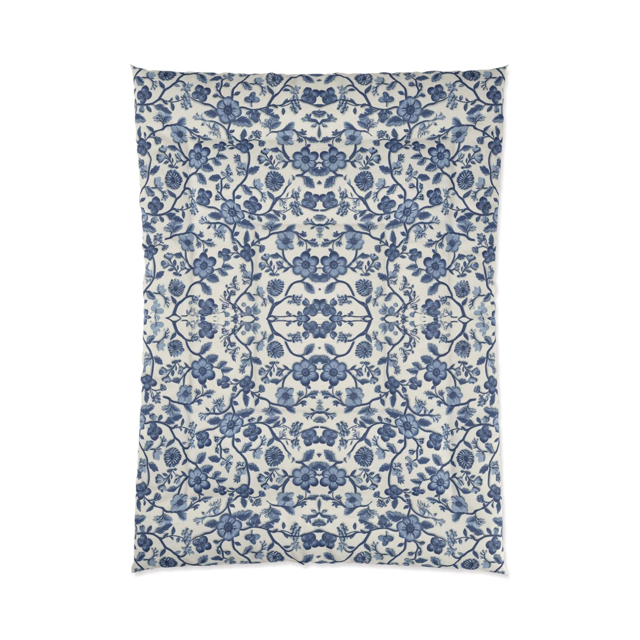 Elegant Chinoiserie Comforter: Blue & White Pottery Pattern for Luxurious Bedroom Decor