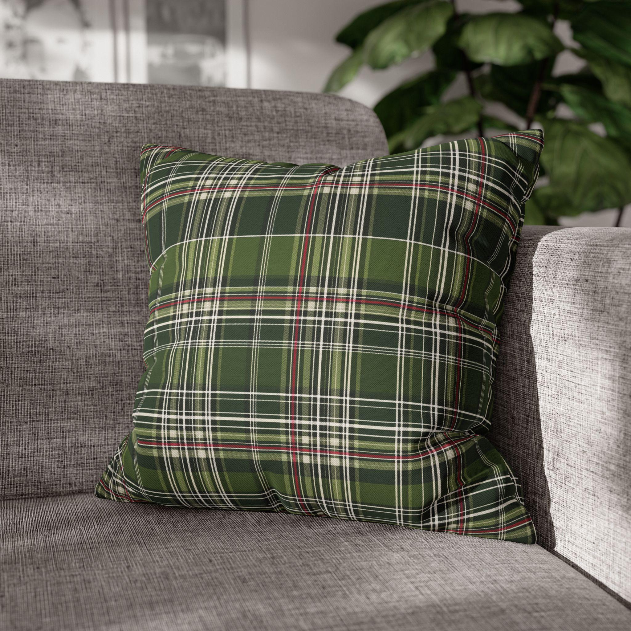 Classic Green Plaid Christmas Pillow Cover: Cozy Holiday Accent for Sofa or Bed
