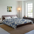 Elegant Chinoiserie Comforter: Blue & White Pottery Pattern for Luxurious Bedroom Decor