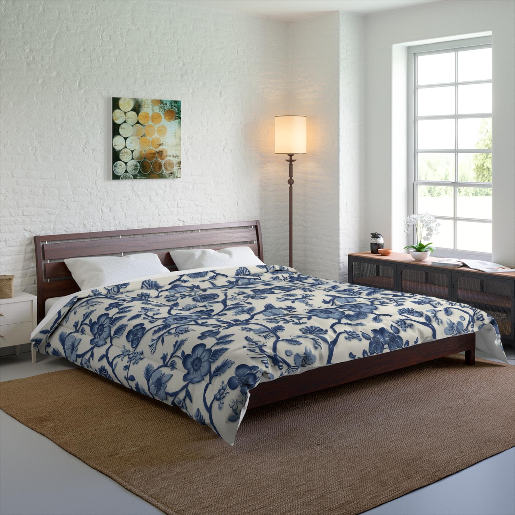 Elegant Chinoiserie Comforter: Blue & White Pottery Pattern for Luxurious Bedroom Decor