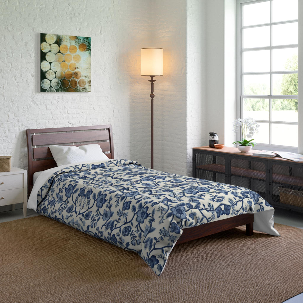 Elegant Chinoiserie Comforter: Blue & White Pottery Pattern for Luxurious Bedroom Decor