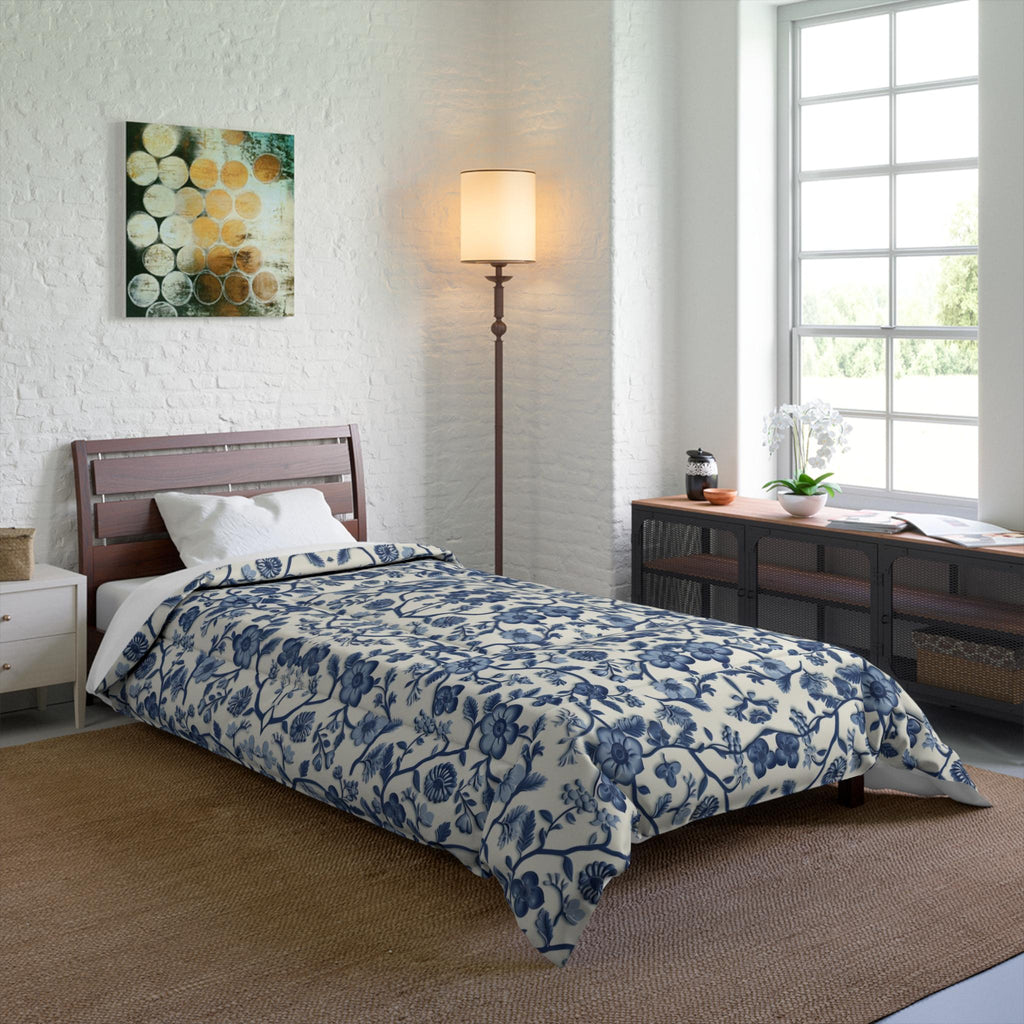 Elegant Chinoiserie Comforter: Blue & White Pottery Pattern for Luxurious Bedroom Decor