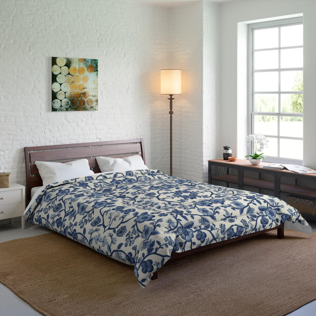 Elegant Chinoiserie Comforter: Blue & White Pottery Pattern for Luxurious Bedroom Decor