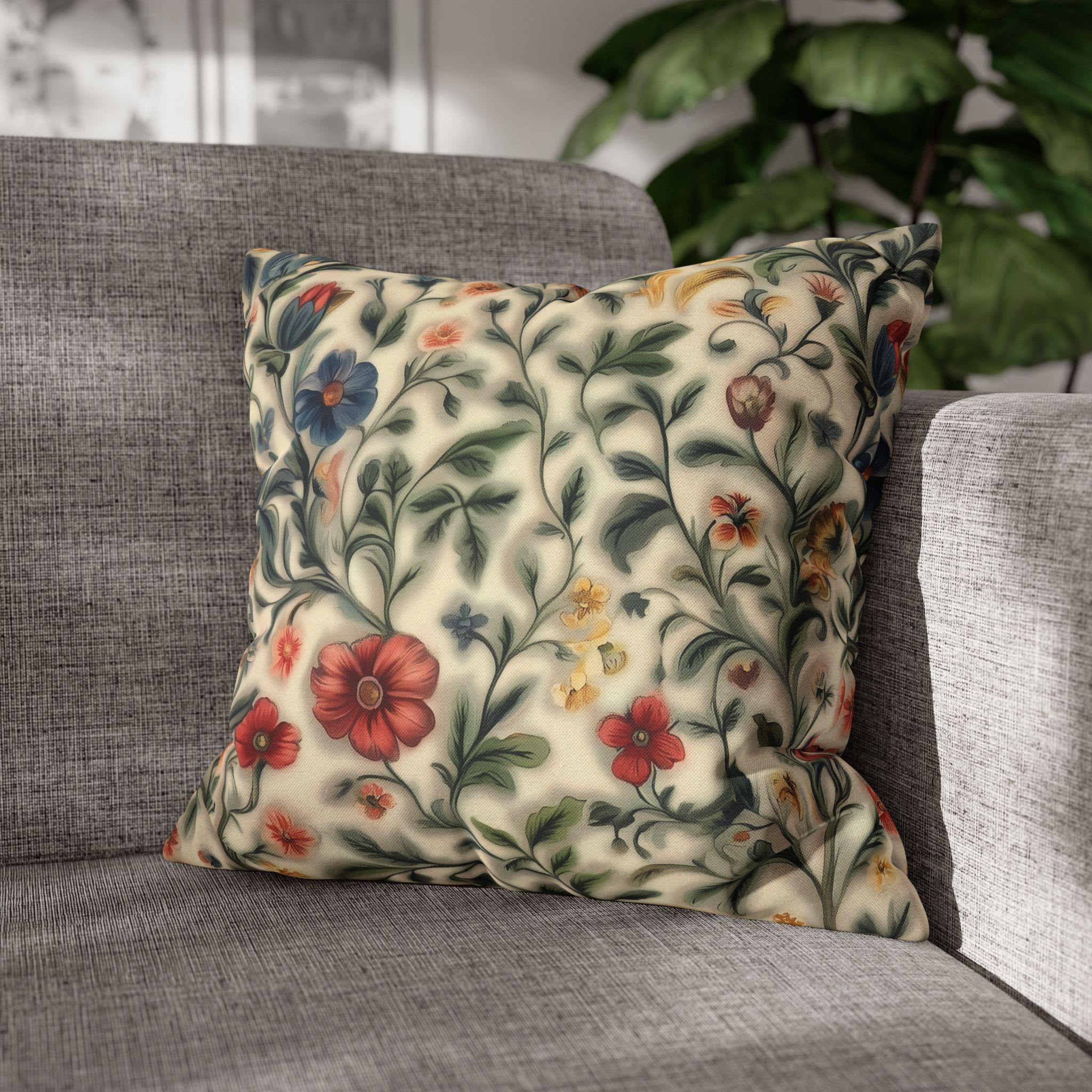 Vintage-Inspired William Morris Botanical Floral Cream Throw Pillow Cover - Soft Garden Cushion